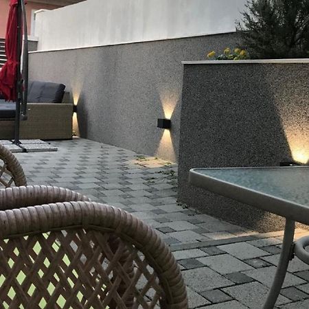 Holiday Home Aspalathos - With Free Parking, Near The Beach, A Few Minutes' Walking Distance To The Unesco Palace Сплит Экстерьер фото