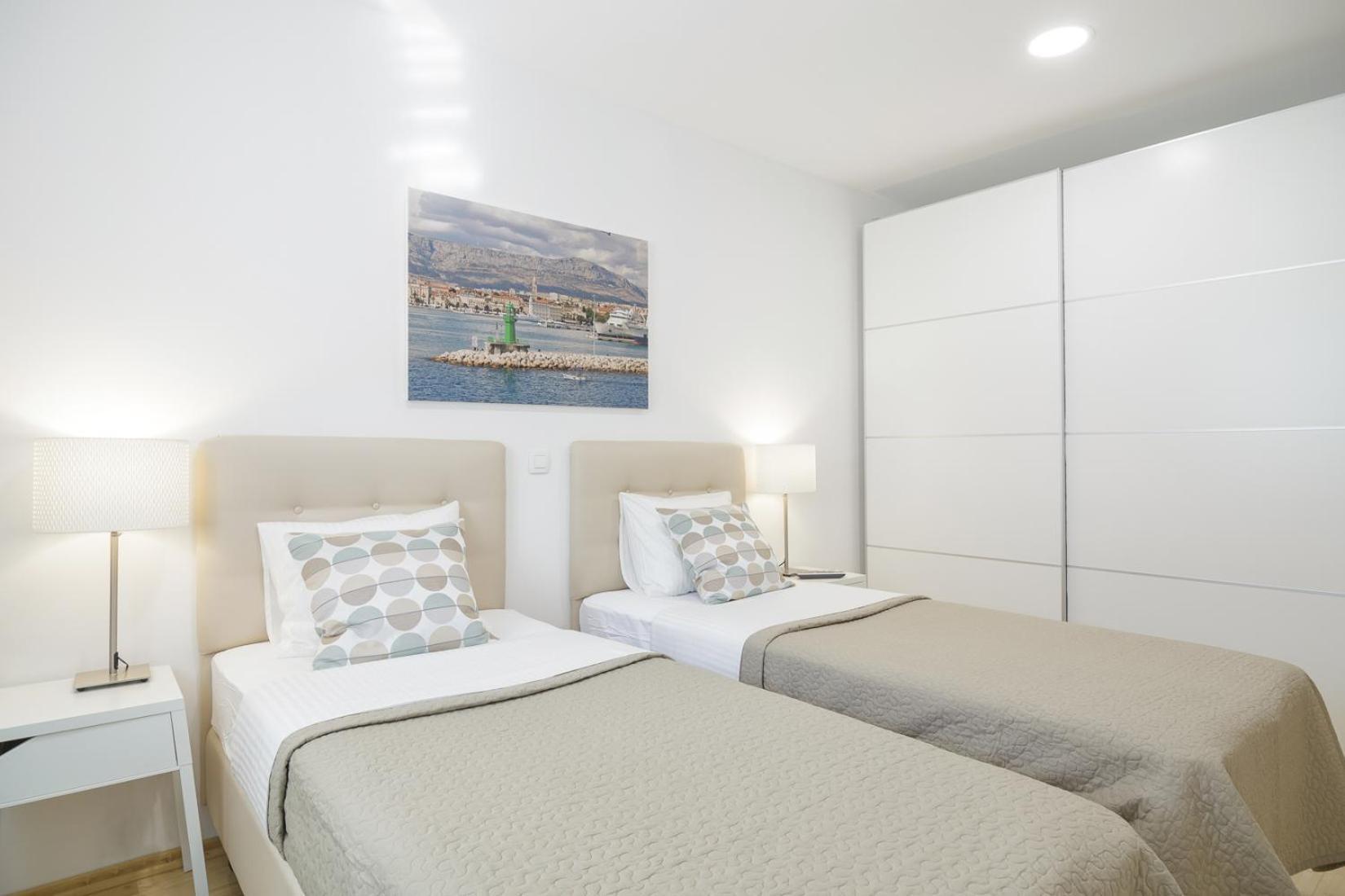 Holiday Home Aspalathos - With Free Parking, Near The Beach, A Few Minutes' Walking Distance To The Unesco Palace Сплит Экстерьер фото