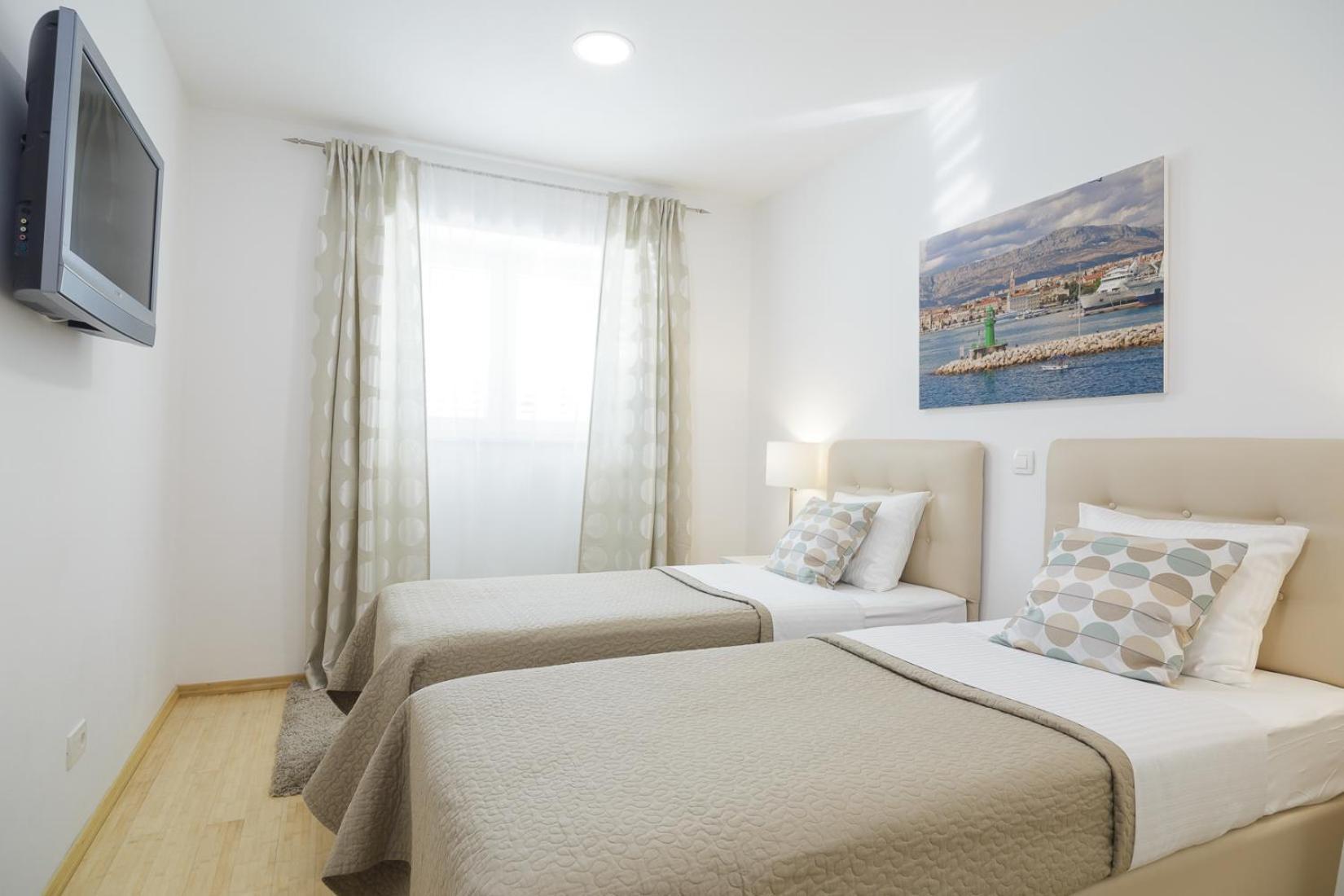 Holiday Home Aspalathos - With Free Parking, Near The Beach, A Few Minutes' Walking Distance To The Unesco Palace Сплит Экстерьер фото