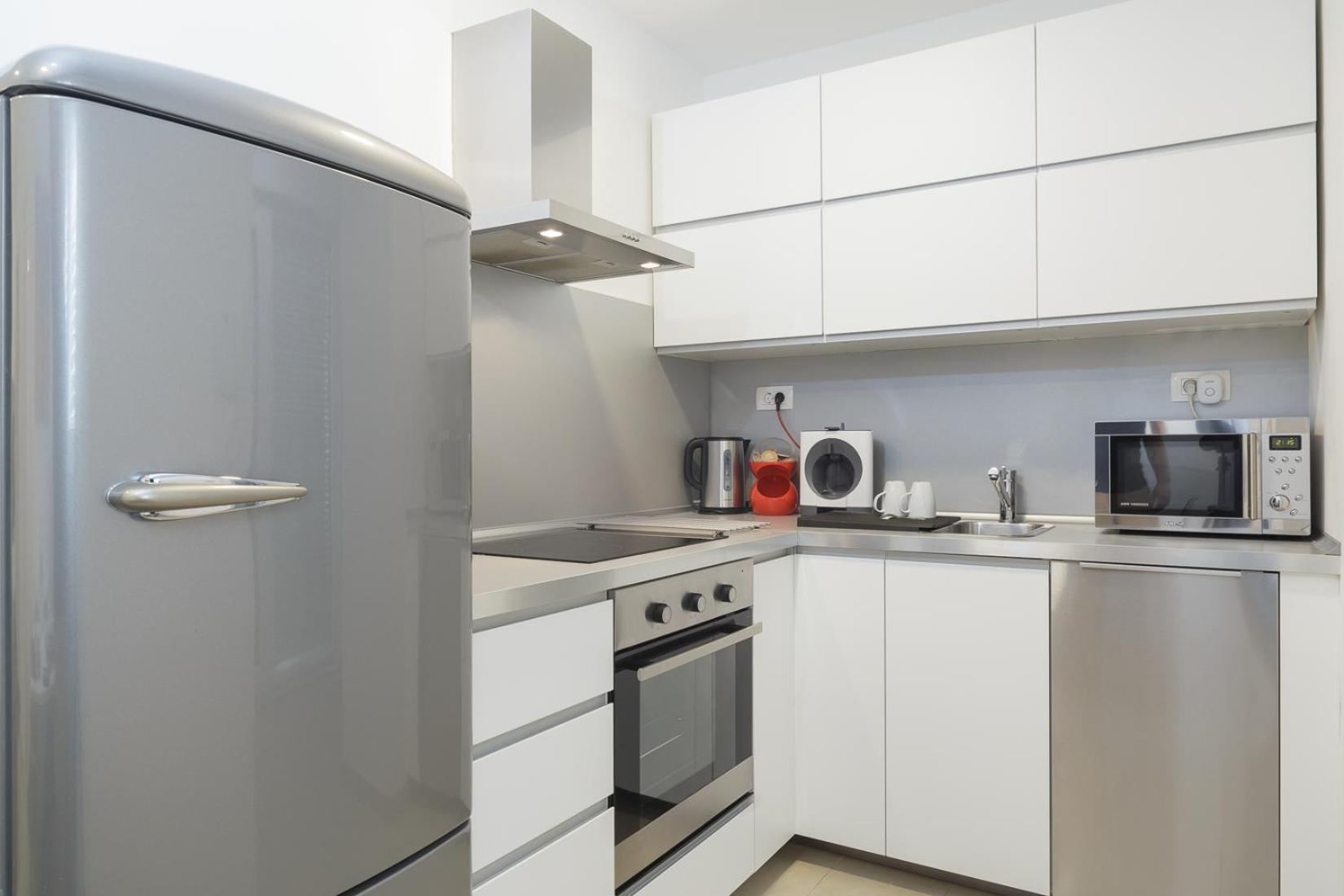 Holiday Home Aspalathos - With Free Parking, Near The Beach, A Few Minutes' Walking Distance To The Unesco Palace Сплит Экстерьер фото
