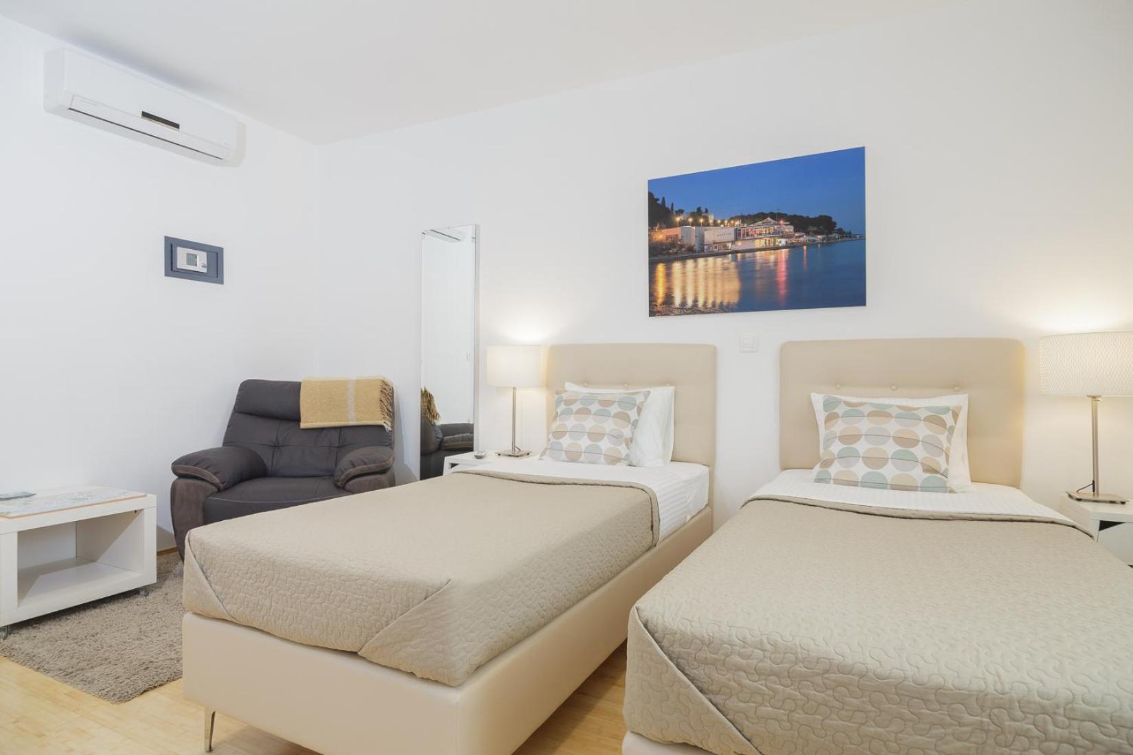 Holiday Home Aspalathos - With Free Parking, Near The Beach, A Few Minutes' Walking Distance To The Unesco Palace Сплит Экстерьер фото