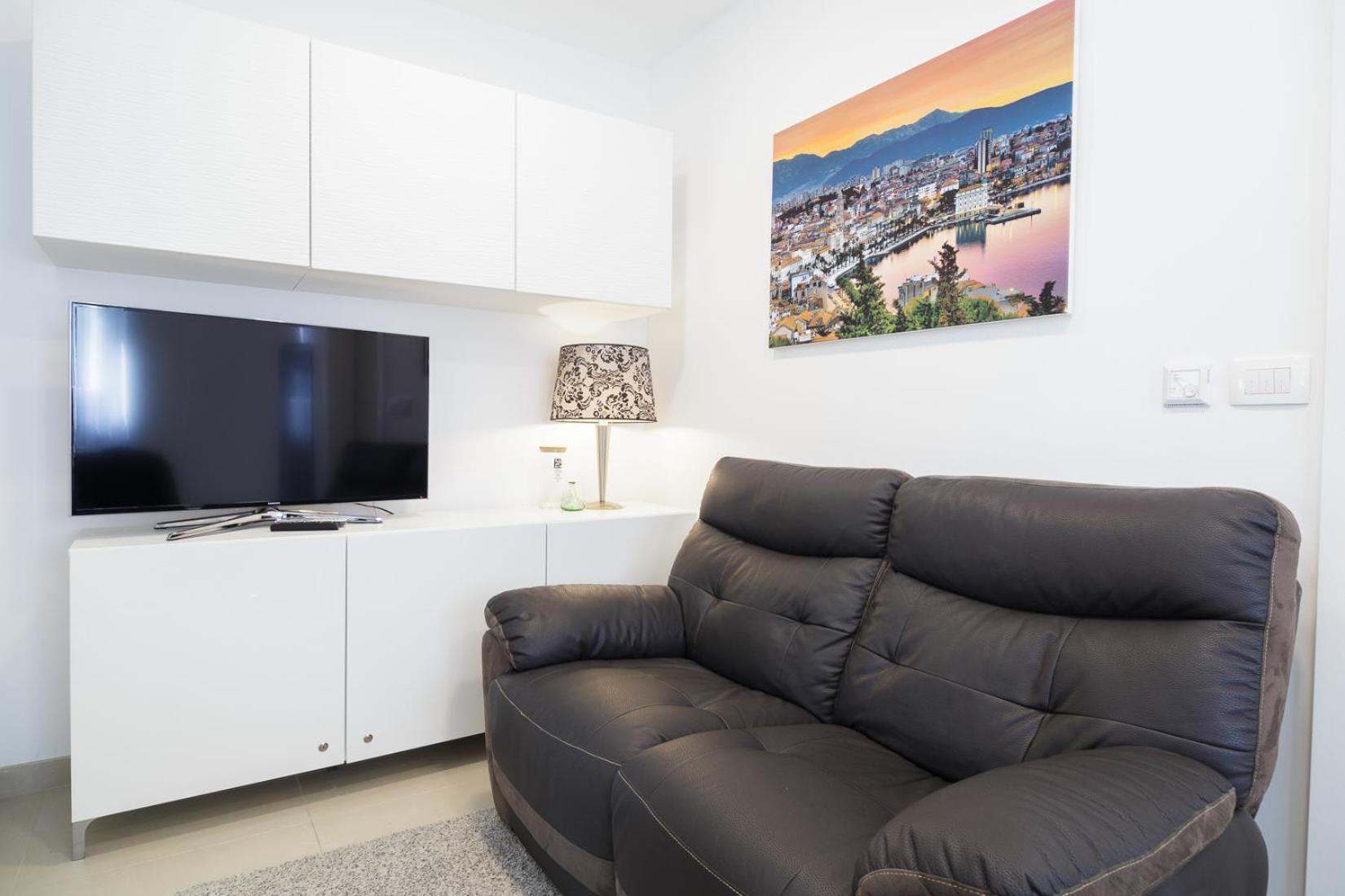 Holiday Home Aspalathos - With Free Parking, Near The Beach, A Few Minutes' Walking Distance To The Unesco Palace Сплит Экстерьер фото