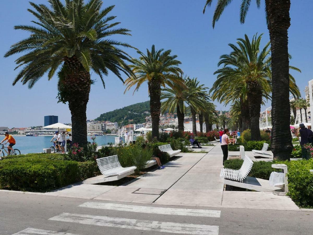 Holiday Home Aspalathos - With Free Parking, Near The Beach, A Few Minutes' Walking Distance To The Unesco Palace Сплит Экстерьер фото