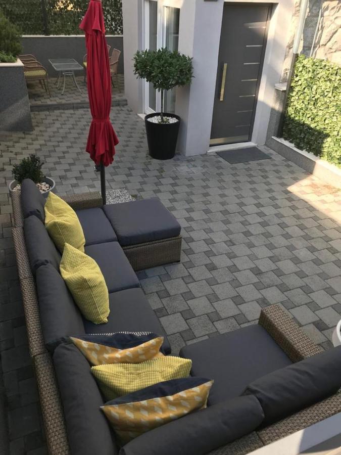 Holiday Home Aspalathos - With Free Parking, Near The Beach, A Few Minutes' Walking Distance To The Unesco Palace Сплит Экстерьер фото