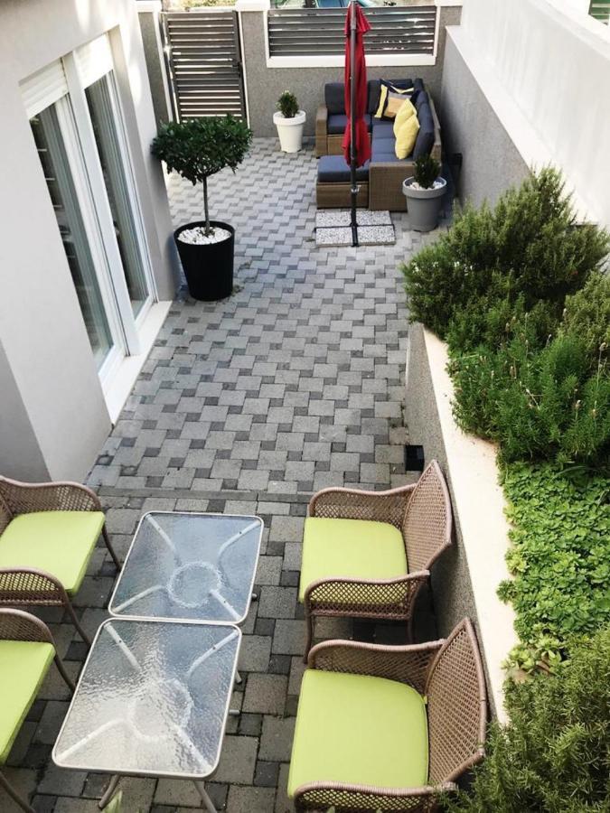 Holiday Home Aspalathos - With Free Parking, Near The Beach, A Few Minutes' Walking Distance To The Unesco Palace Сплит Экстерьер фото